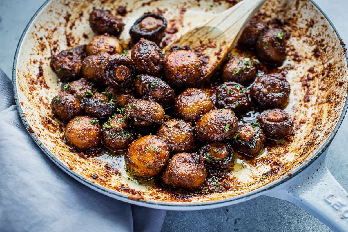 Sautéed Cremini Mushrooms with Wine & Garlic That Zest Life
